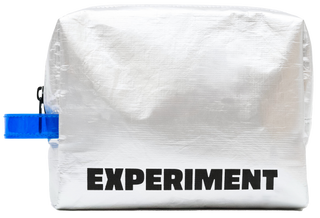 FREE SPACE SUIT BEAUTY BAG